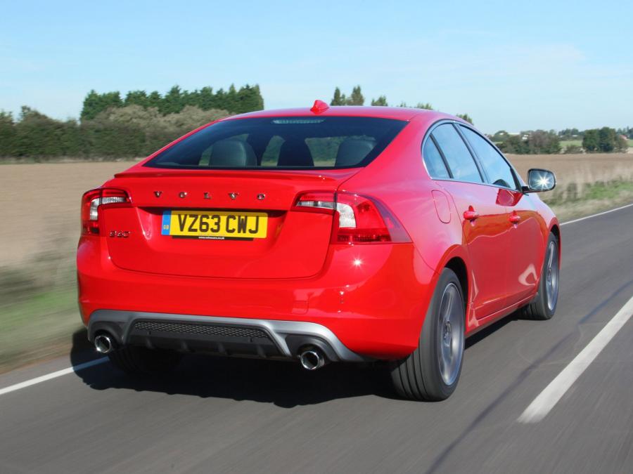  Volvo S60 R-Design 2013 года  (UK) (фото 7 из 10)